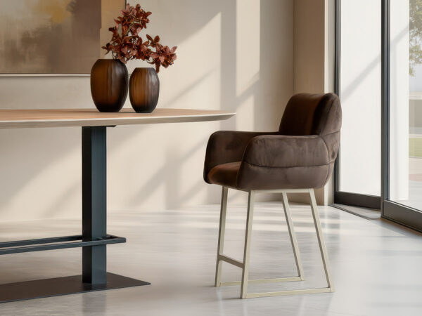 01-Barkruk Stordal - manilla brown - onderstel p - metaalkleur magnum